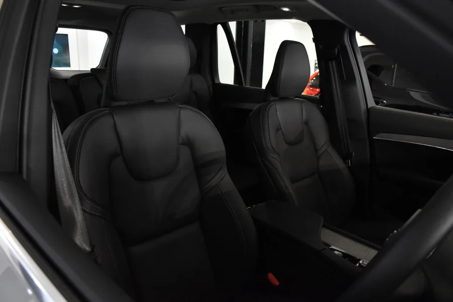 découvrez le nouveau volvo xc90 2024, un suv alliant luxe et performance. avec son design moderne, ses technologies avancées et ses normes de sécurité élevées, ce modèle redéfinit l'expérience de conduite. explorez le confort et l'innovation au sein d'un habitacle spacieux et raffiné.