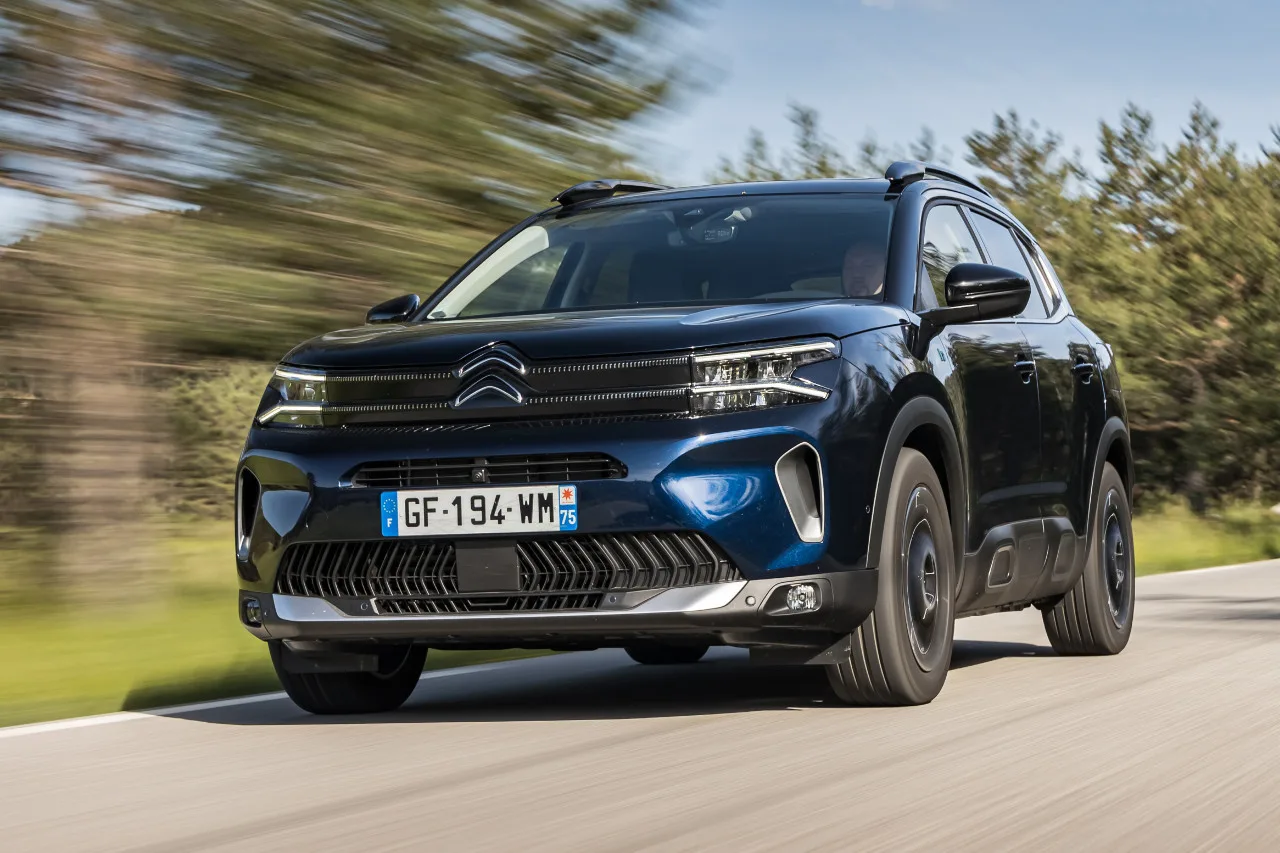 découvrez le nouveau c5 aircross de génération, alliant élégance, confort et technologie avancée. profitez d'un design modernisé, d'une conduite dynamique et d'un espace intérieur modulable pour une expérience de conduite inégalée. explorez les caractéristiques innovantes qui font de ce suv un incontournable sur la route.