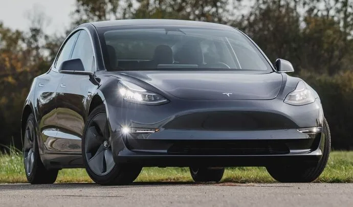 découvrez comment la renault 5 surpasse tesla et peugeot dans le monde automobile. analyse des performances, innovations et avantages qui font de ce modèle un incontournable face à la concurrence.