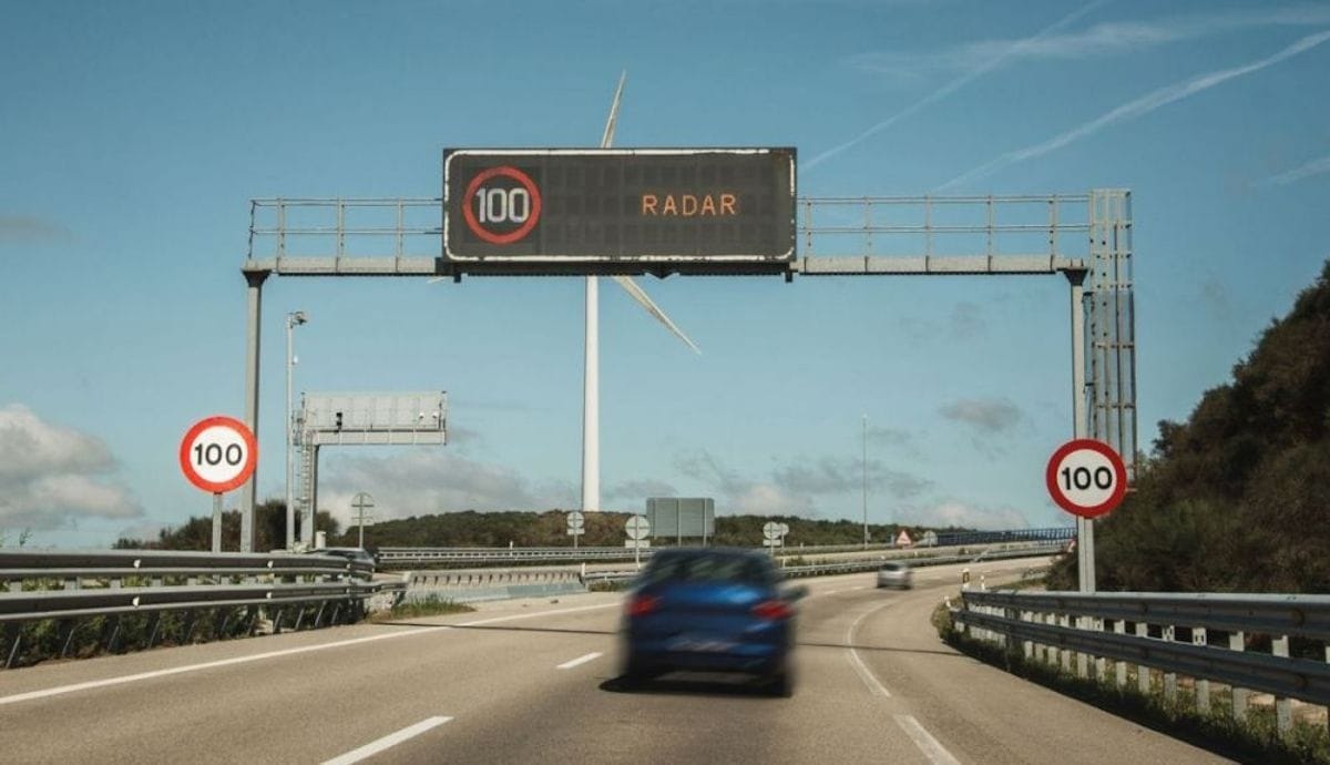 Découvrez où se trouvent les 24 nouveaux radars récemment installés par la DGT en Espagne !