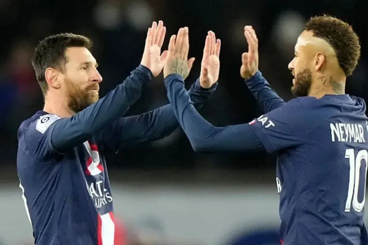 L'avenir de Neymar en jeu : Son père exige une offre colossale pour égaler le salaire de Messi.