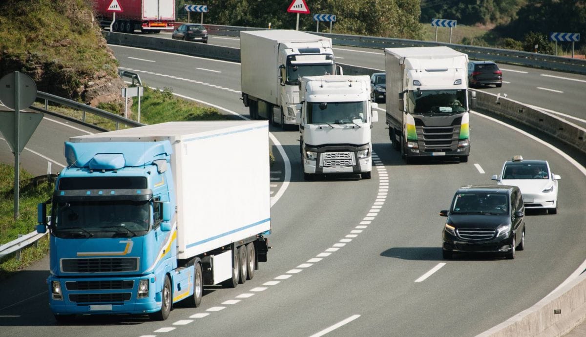 Le BOE officialise : découvrez toutes les nouvelles restrictions sur les camions en 2025.