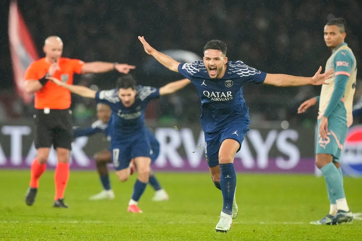 Manchester City aux portes de l'élimination en Ligue des champions après sa défaite contre le PSG.