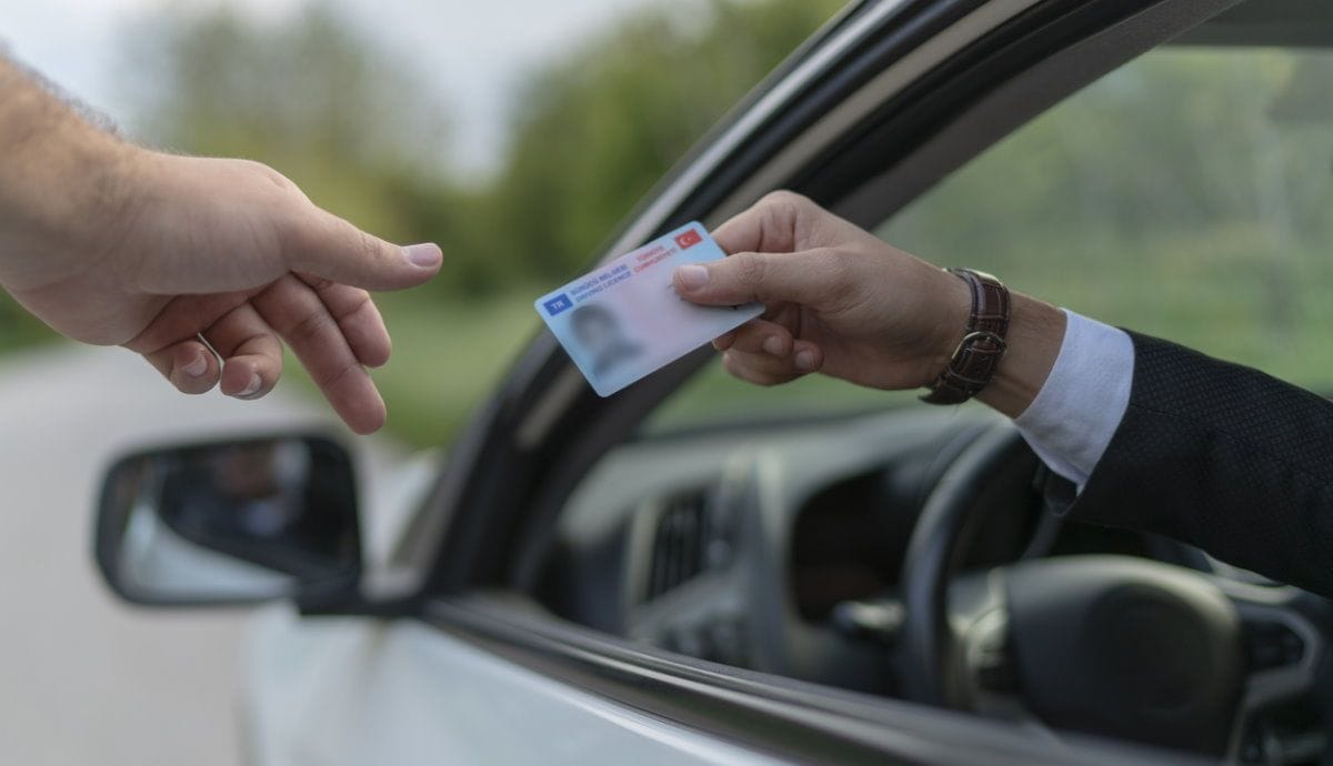Nouvelle victoire judiciaire pour Dvuelta : un conducteur sans permis est acquitté par la DGT.