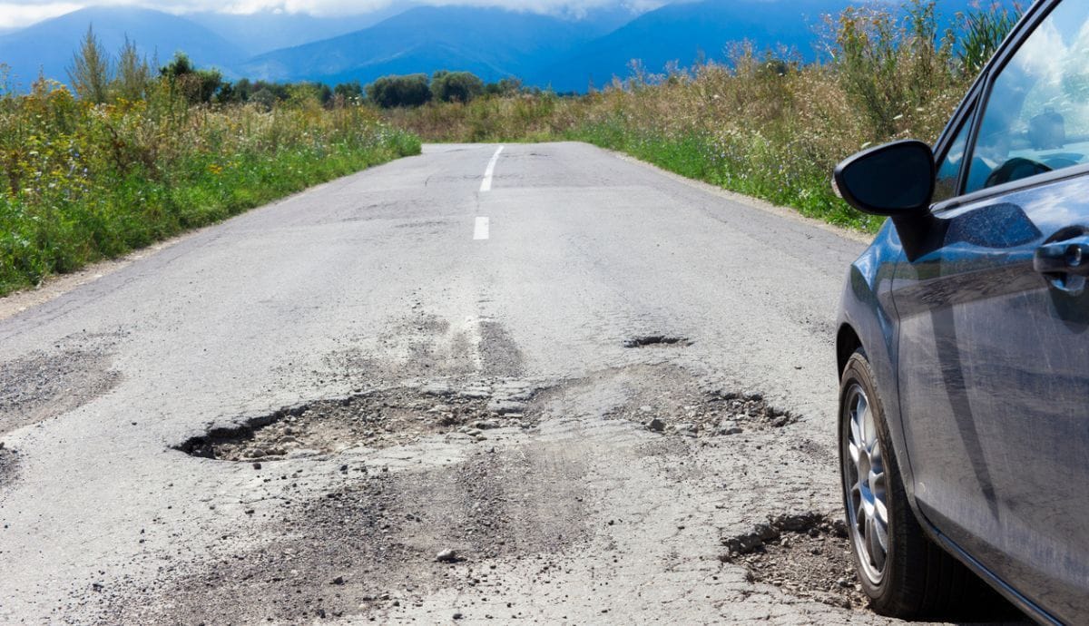 Blandones sur nos routes : Comprendre leur nature et les clés de leur réparation.