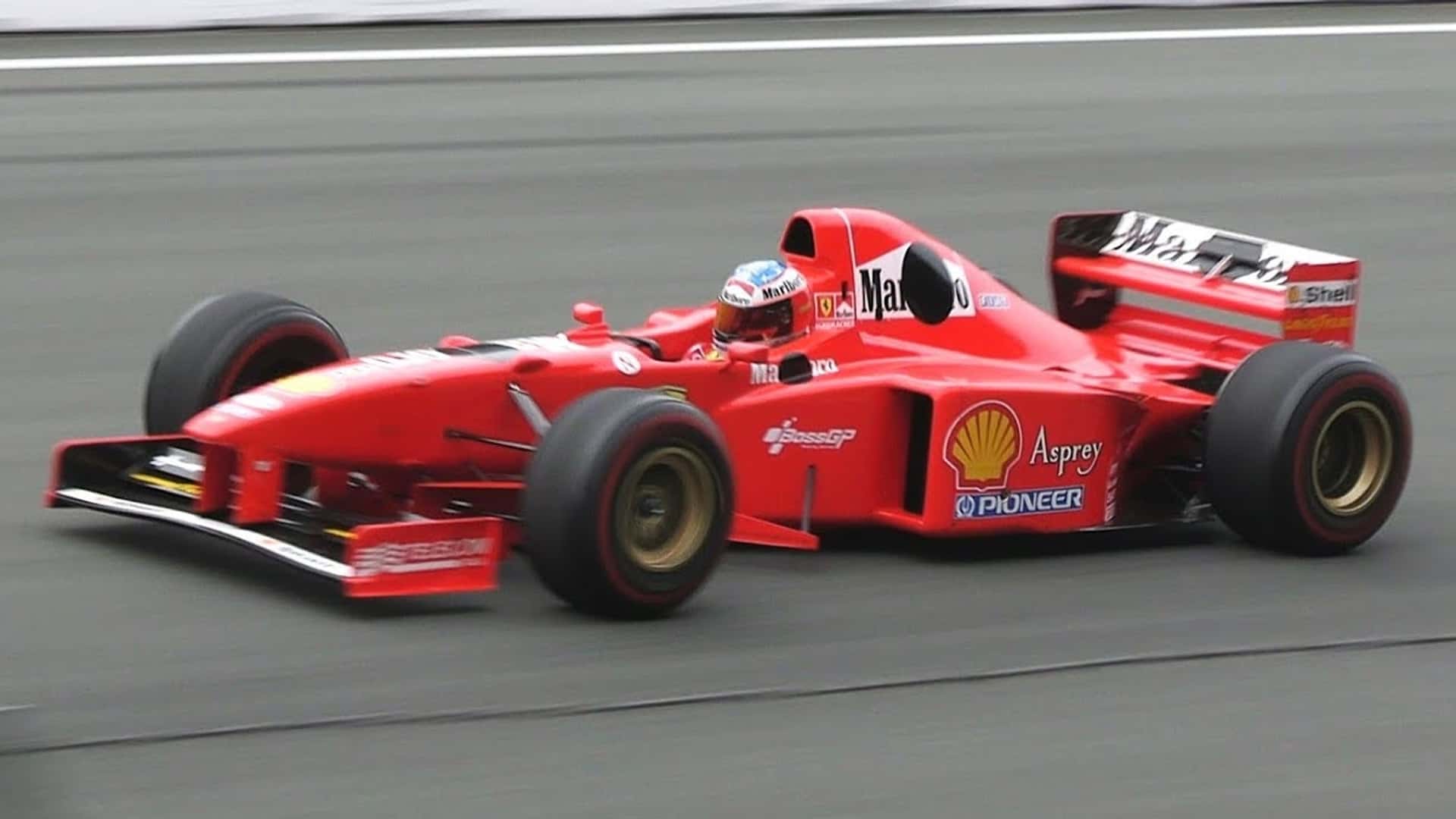 Laissez tout de côté et plongez dans le monde envoûtant de cette Formule 1 V-10.