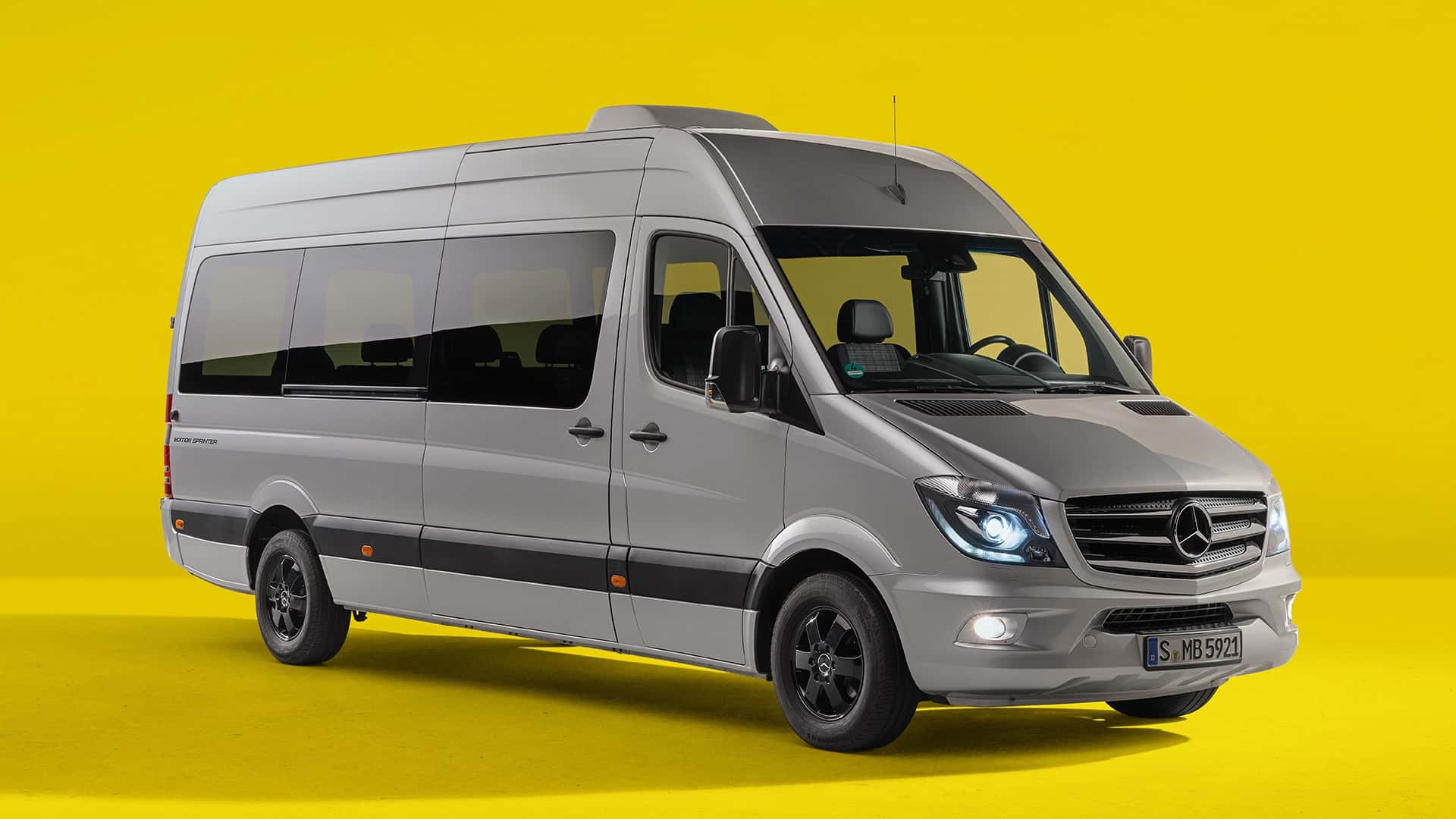 Le Mercedes-Benz Sprinter : 30 ans d'innovation et d'histoire sur les routes.