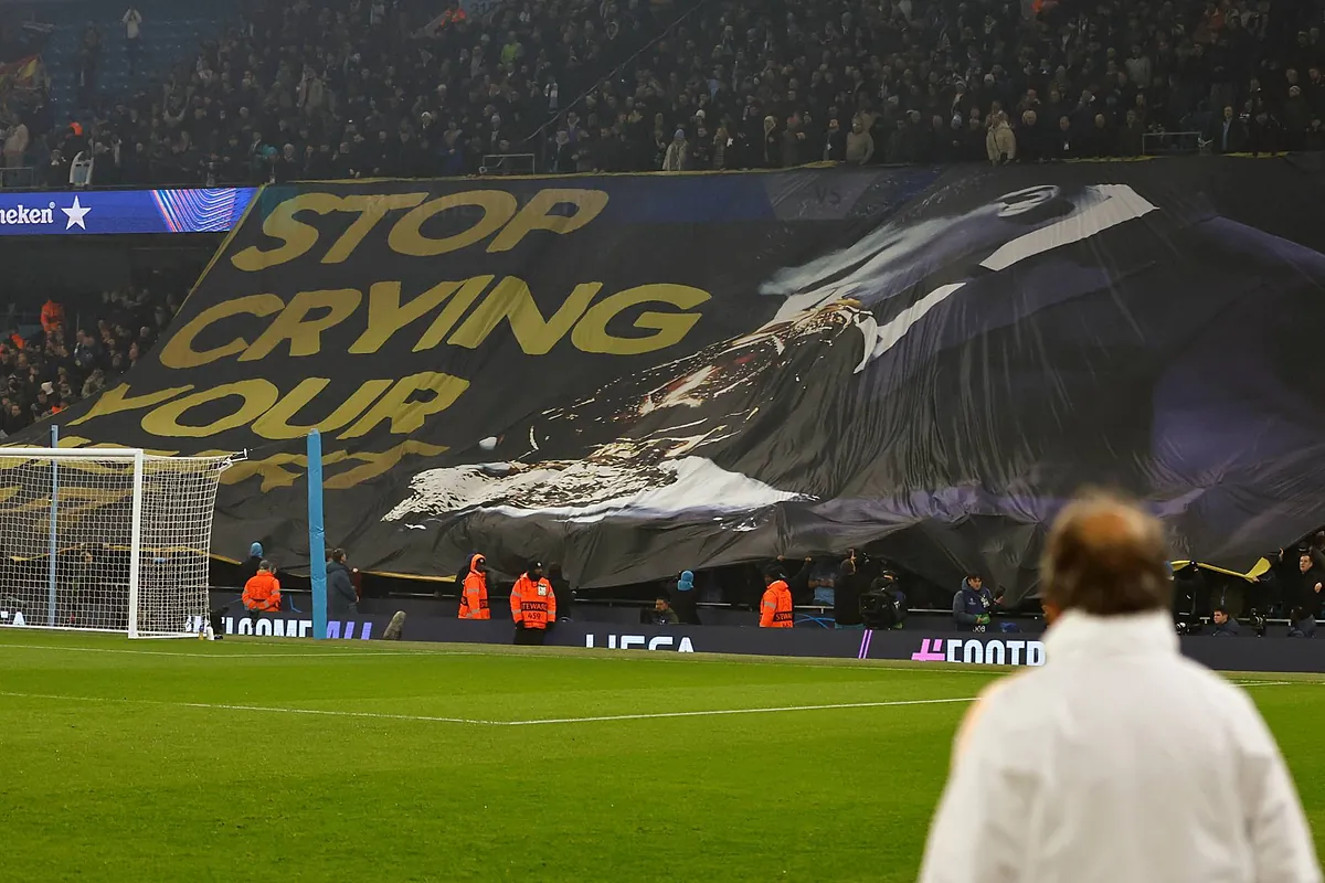Le message des supporters de Manchester City à Vinicius... accompagné d'une photo de Rodri embrassant le Ballon d'Or.