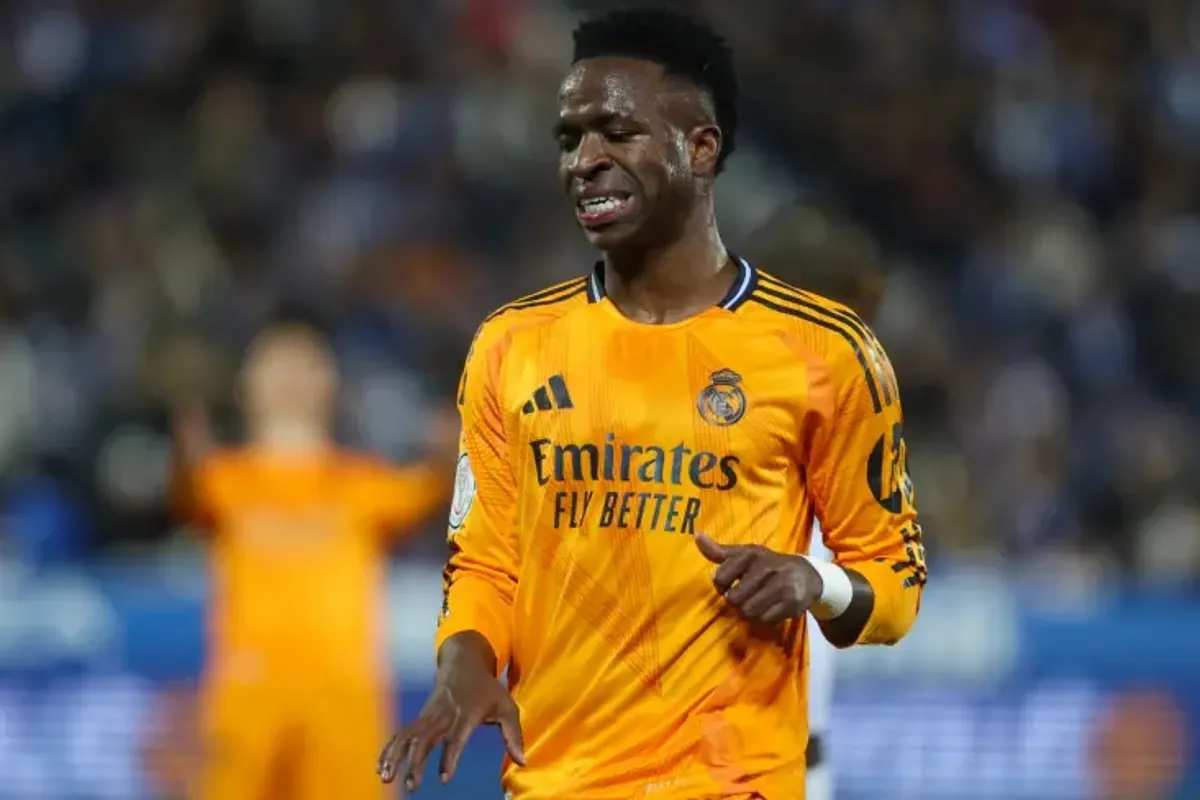 Les tensions éclatent entre Modric et Vinicius : 'Si tu parles, il faut le respecter'