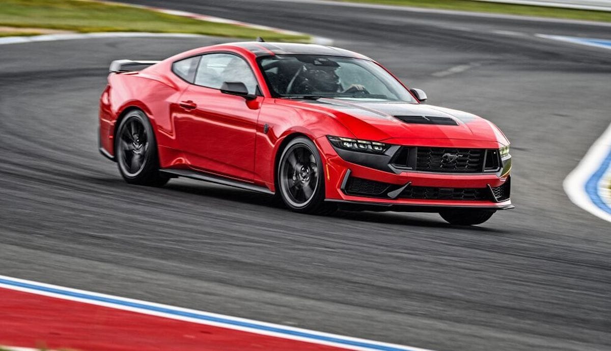Nous testons le Ford Mustang Dark Horse V8 : performance et sensations au rendez-vous !
