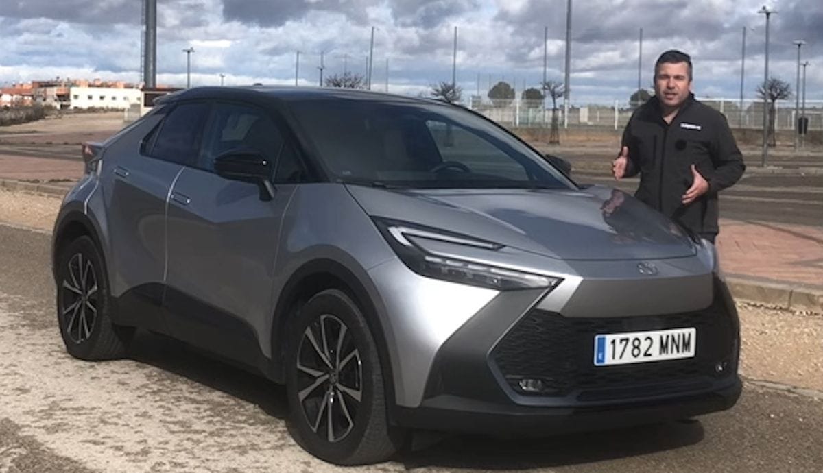 Plongée vidéo dans le SUV hybride rechargeable le plus prisé de 2025 : découvrez tous les détails du Toyota C-HR.