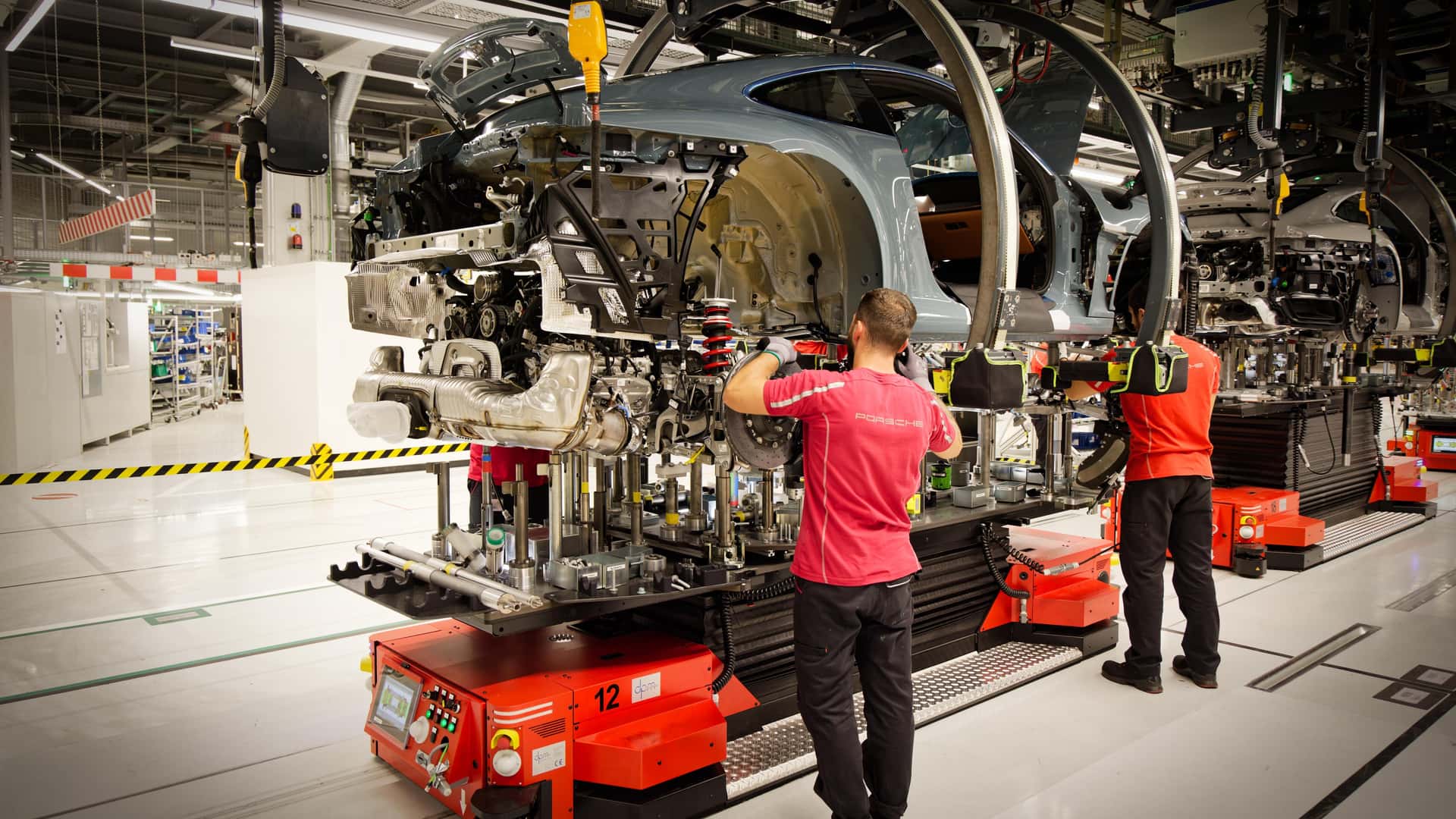 Porsche Réduit Son Personnel Face à une Demande Faible pour les Véhicules Électriques.
