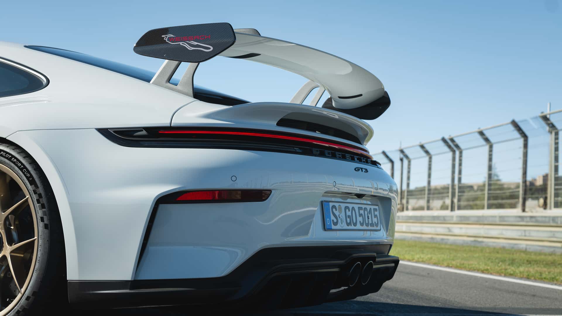 Porsche persiste dans l'innovation des moteurs à combustion.