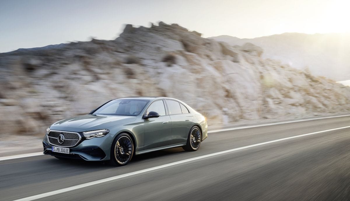 À la découverte du Mercedes Classe E 300e : notre coup de cœur pour cette berline hybride premium rechargeable.