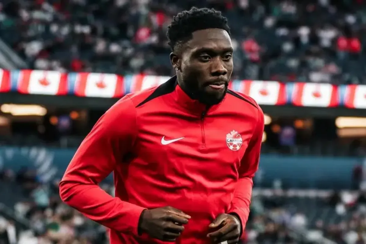 Canada Soccer riposte aux critiques de l'agent de Davies et se défend face à la question de sa blessure.