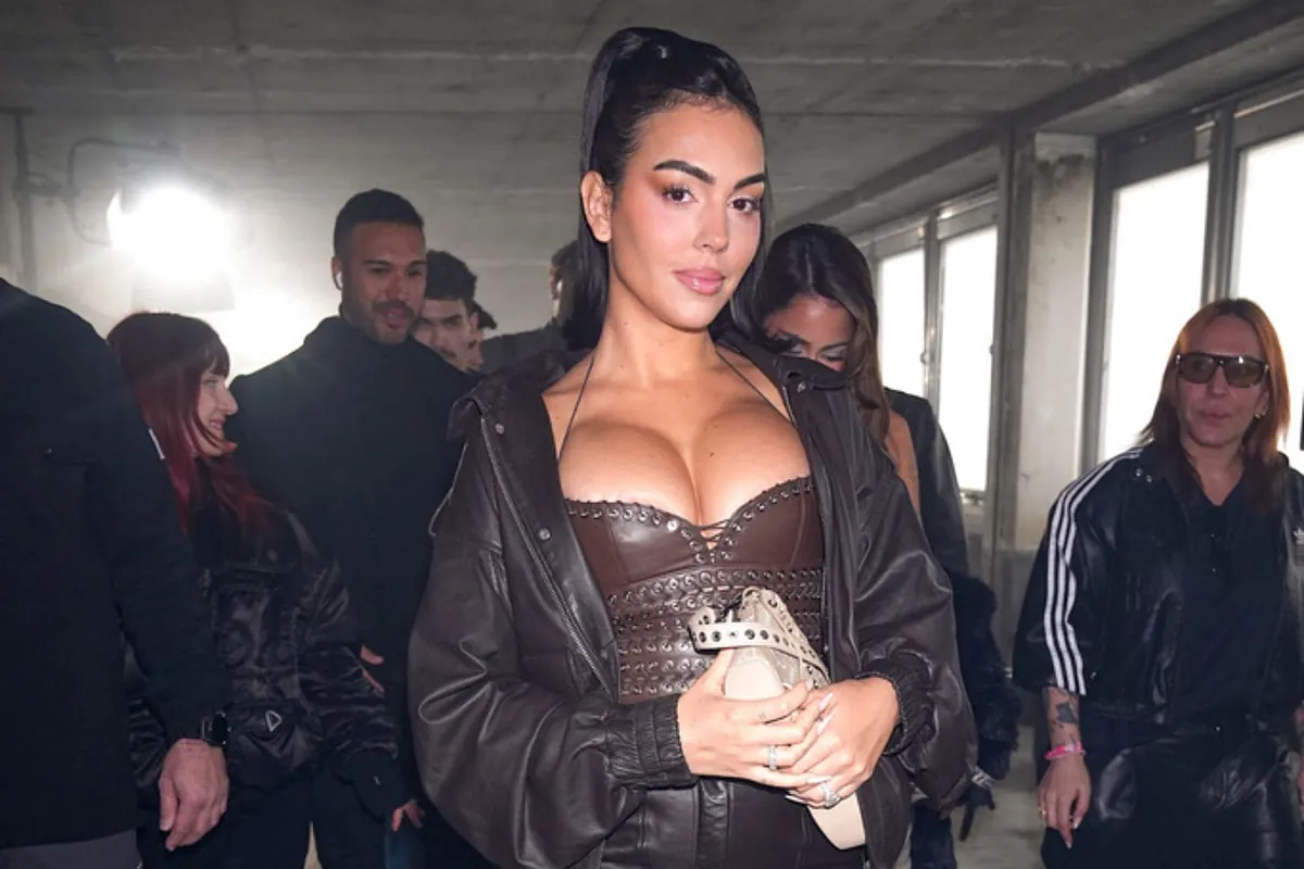 Georgina Rodriguez s'emporte contre son technicien lumière, laissant sa passion pour CR7 s'exprimer.