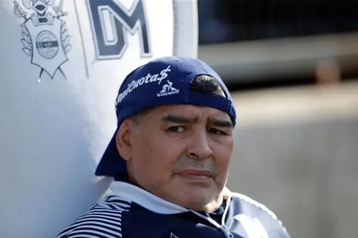 L'expert en autopsie de Maradona révèle que la légende du football est décédée après une longue souffrance.