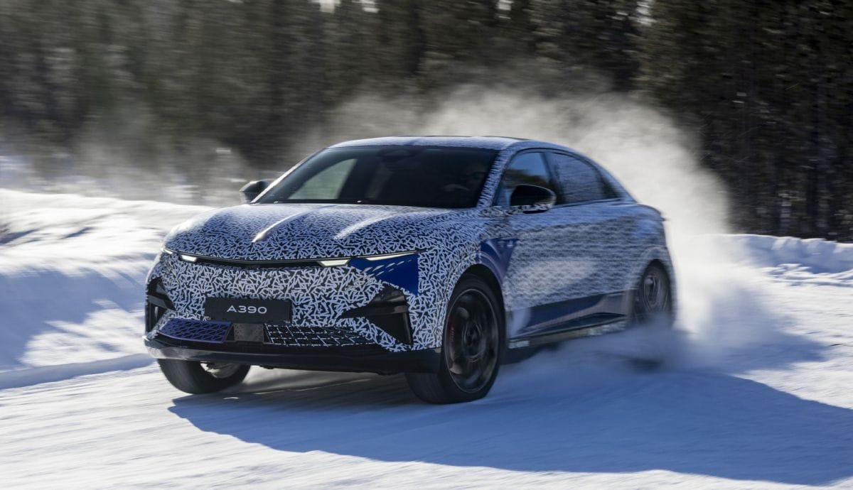 Premières images de l'Alpine A390 : un SUV au style sportif qui rivalise avec le Cupra Tavascan.