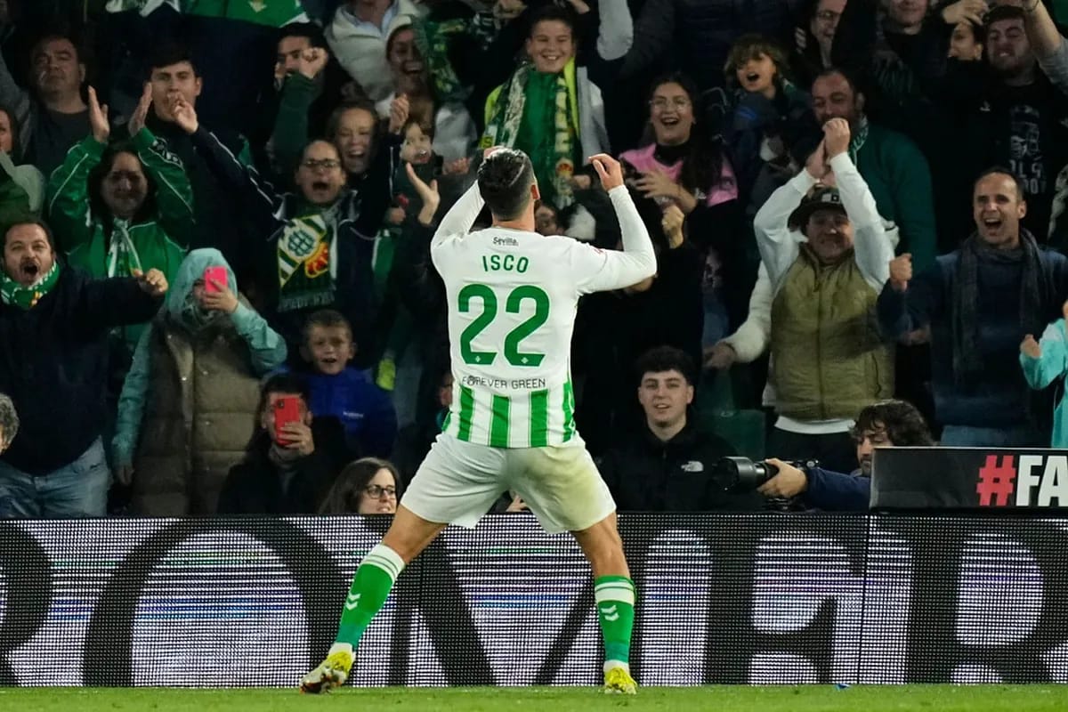 Un ancien joueur du Real Madrid au cœur de la controverse après avoir offert la victoire à son équipe.