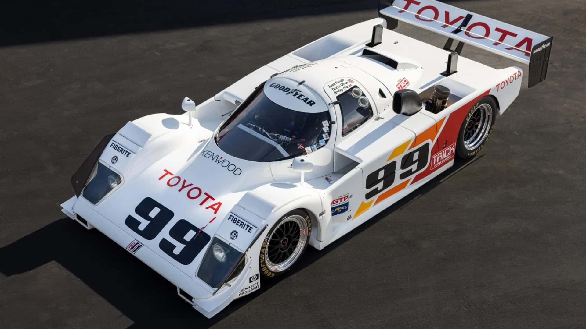 Un de vous doit impérativement se procurer cette voiture de course AAR-Toyota prototype !