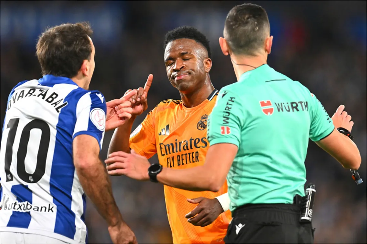 Vinícius Jr. victime de gestes racistes ignobles de la part de supporters lors d'un match du Real Madrid.