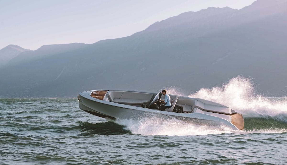 À la découverte de l'e-Macan aquatique : immersion à bord du Frauscher X Porsche Fantom Air.