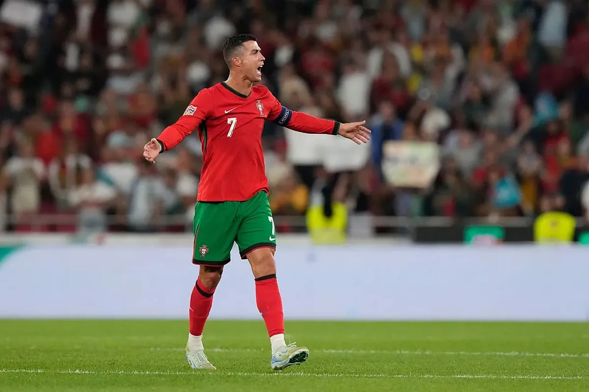 Cristiano Ronaldo renforce sa sécurité face aux menaces en s'entourant d'un garde du corps formé militairement.