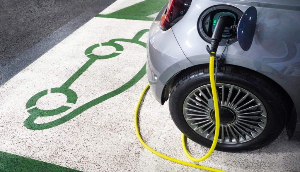 Interdiction de stationner des voitures électriques dans les parkings souterrains : une nouvelle règle qui fait déjà sensation.