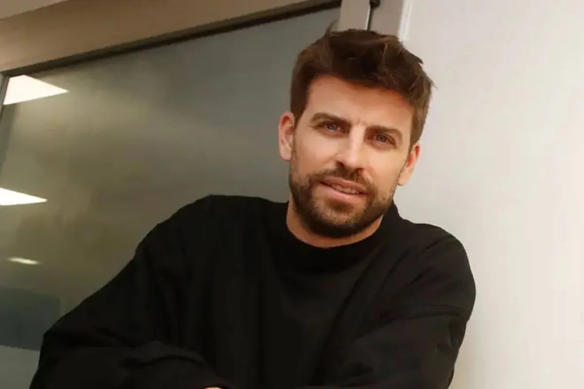 La fascinante inconnue aux cheveux roux aperçue avec Piqué dans une crèmerie à Miami.
