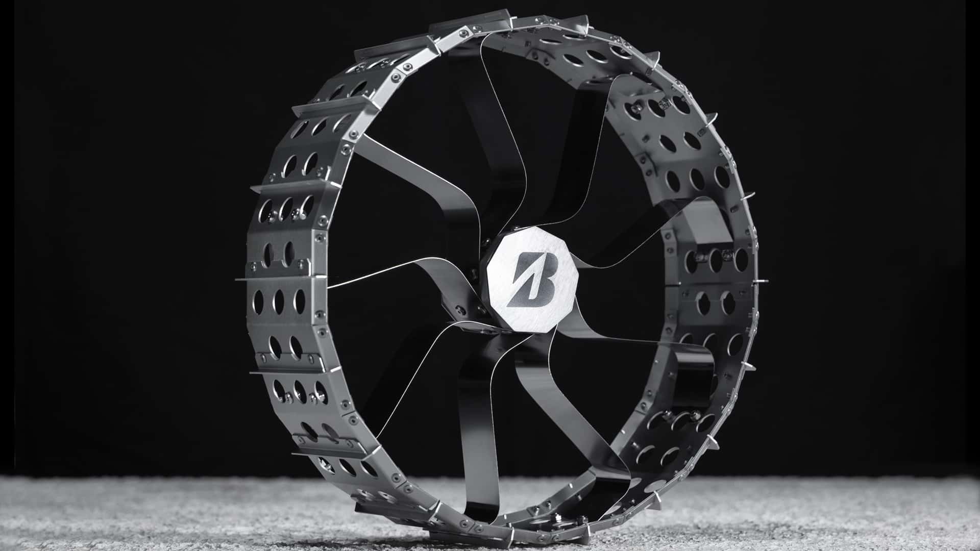 Le Nouveau Pneu de Rover Lunaire de Bridgestone : Une Innovation Inspirée des Couteaux à Oignons.