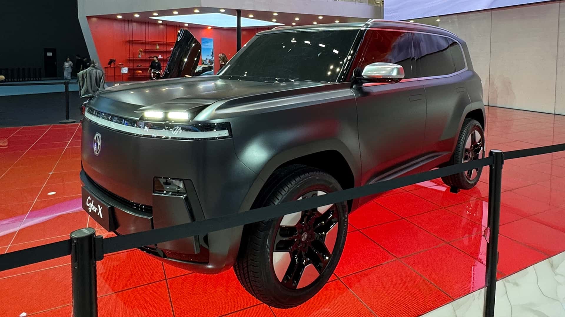 Le SUV Boxy aux Éclairages Pop-Up : L'Innovation Signée Veyron et Ses Stylos d'Exception