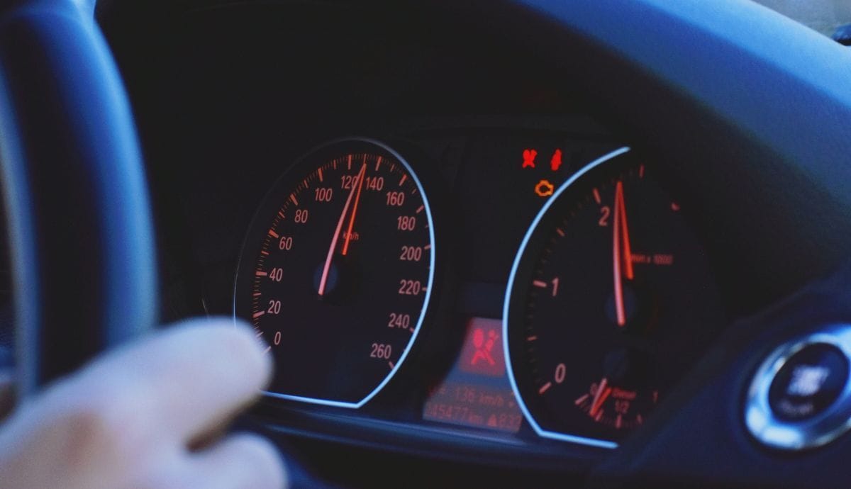 Le compteur de vitesse de votre voiture est en panne : que faire pour y remédier ?