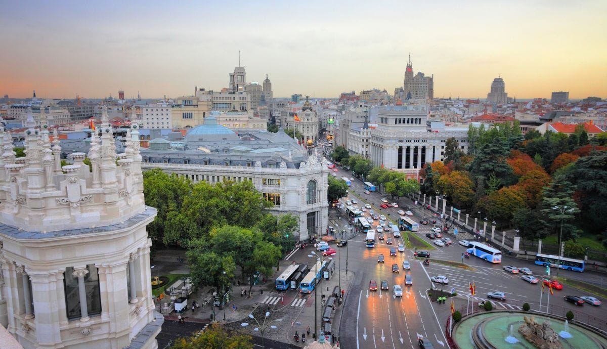 Madrid lance un avertissement : de nouveaux véhicules et stationnements sous surveillance, avec des amendes de 200 €.