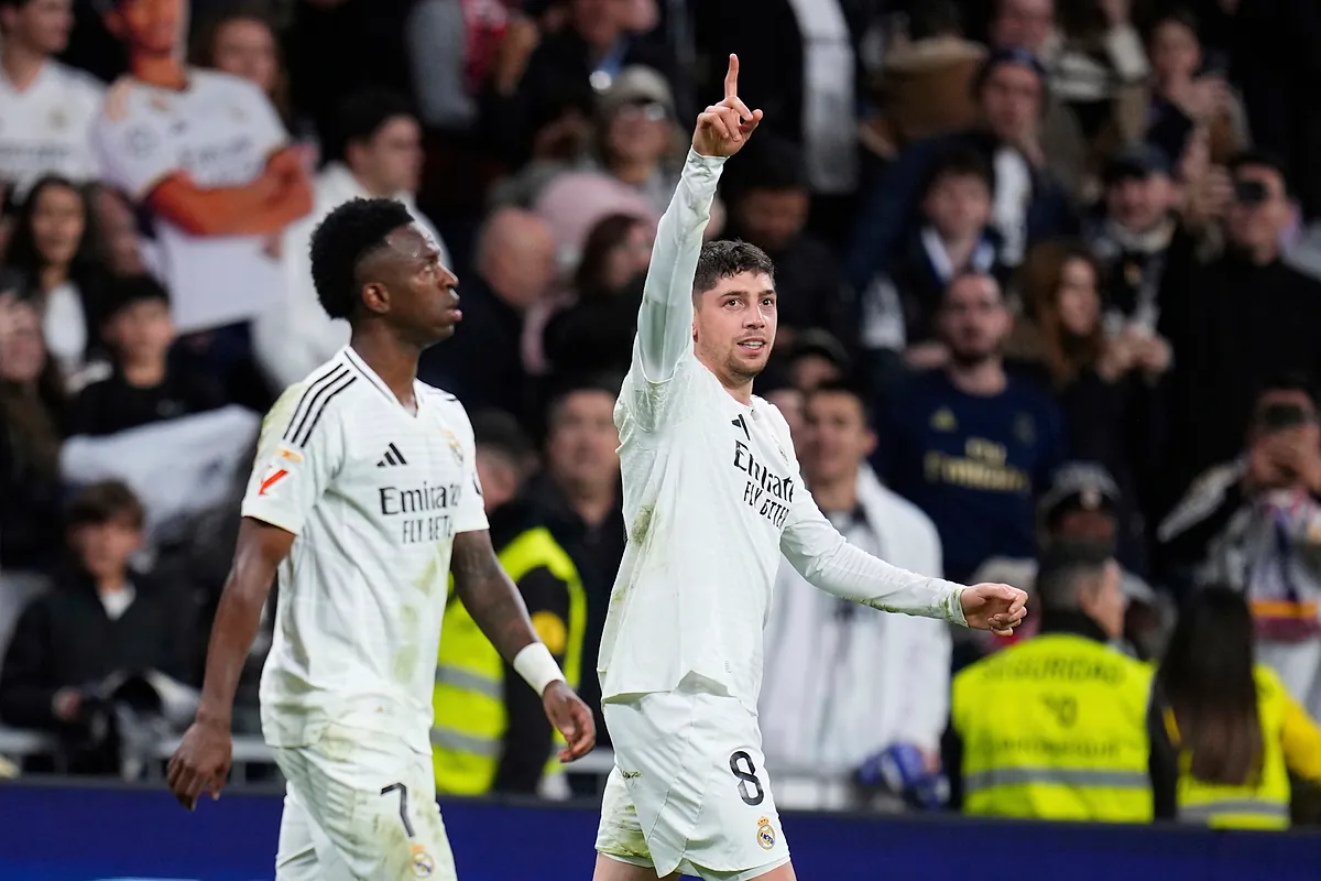 Valverde offre une victoire tardive au Real Madrid, tandis que Mbappé, suspendu, est hué par une partie des supporters.