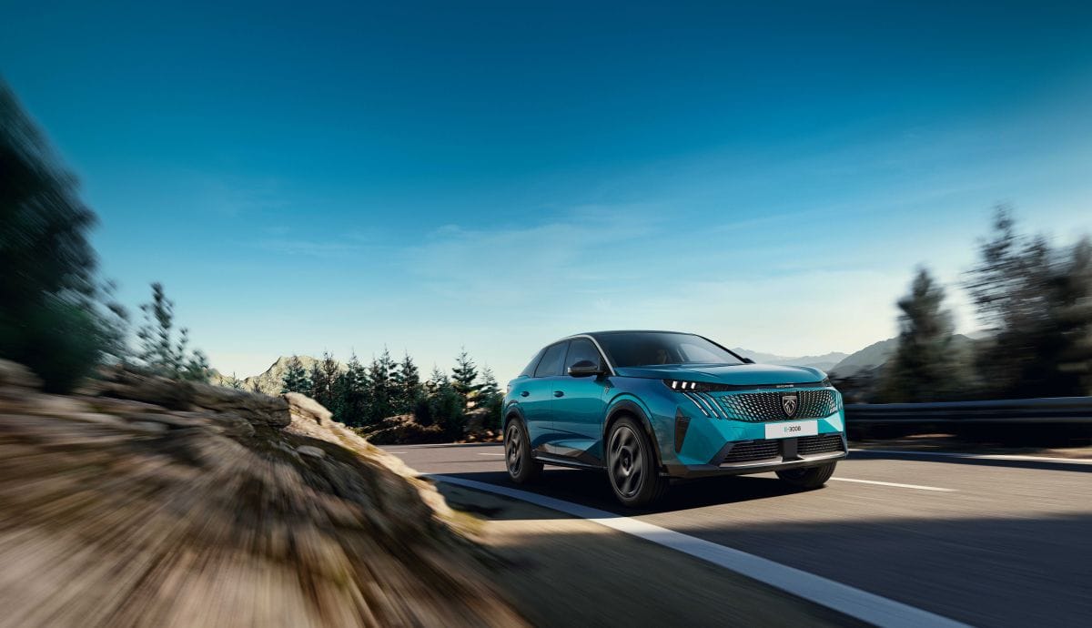 À la découverte des Peugeot E-3008 et E-5008 Dual Motor : des SUV séduisants à traction intégrale qui nous ont conquis.