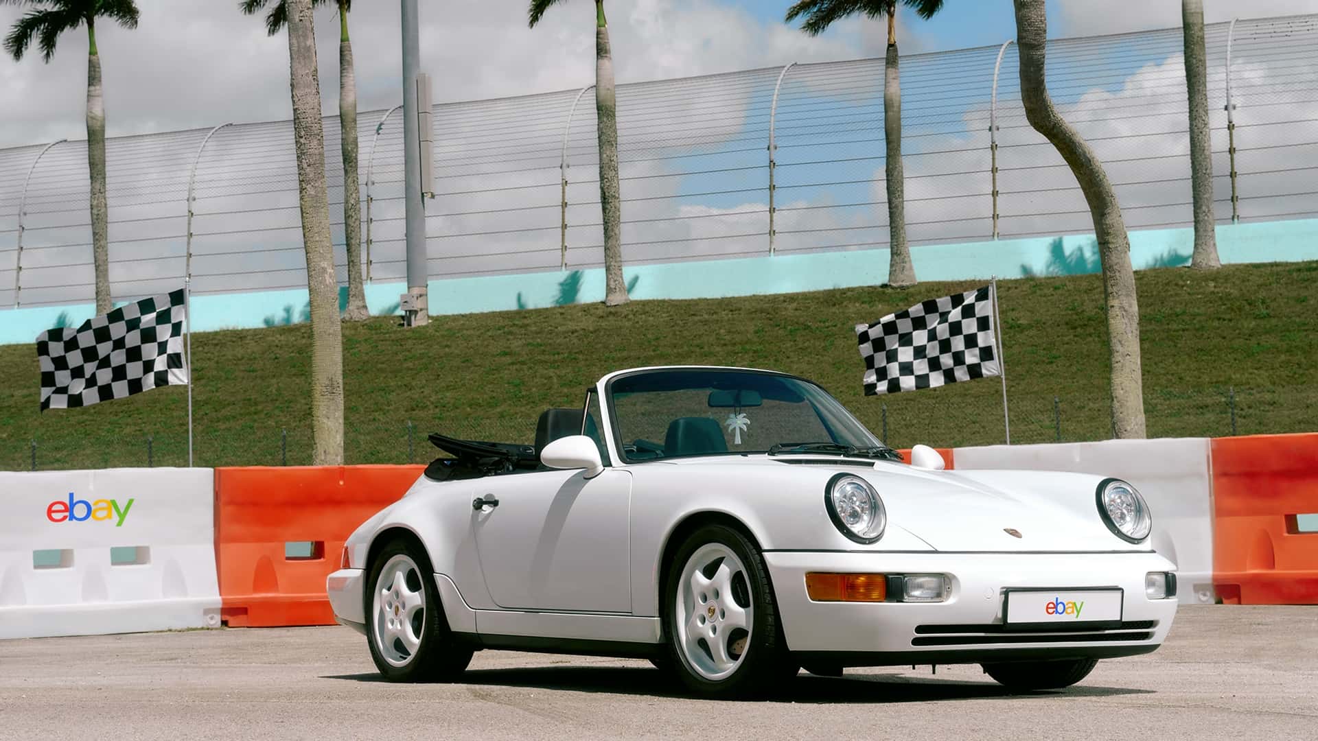 Achetez cette Porsche typiquement Miami et soutenez une belle cause !