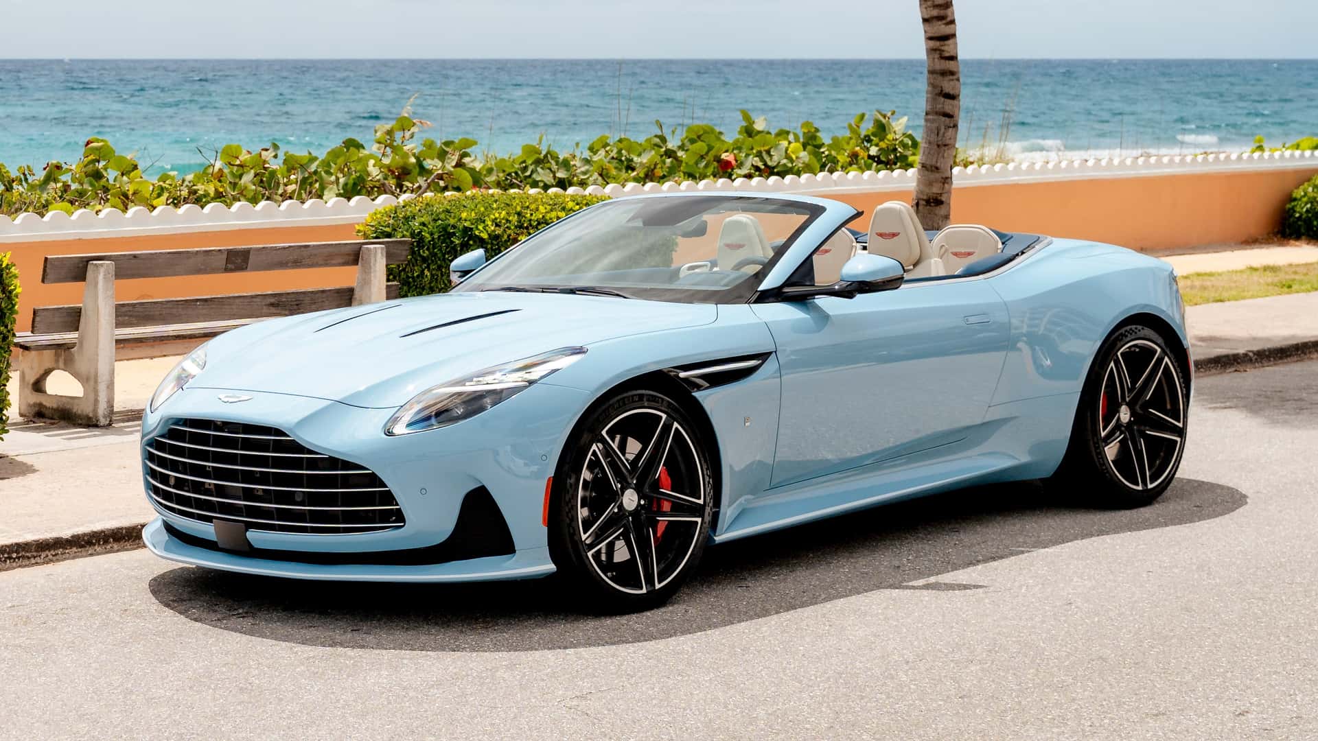 Cette Éblouissante Aston Martin DB12 Conçue Spécialement pour la Floride.