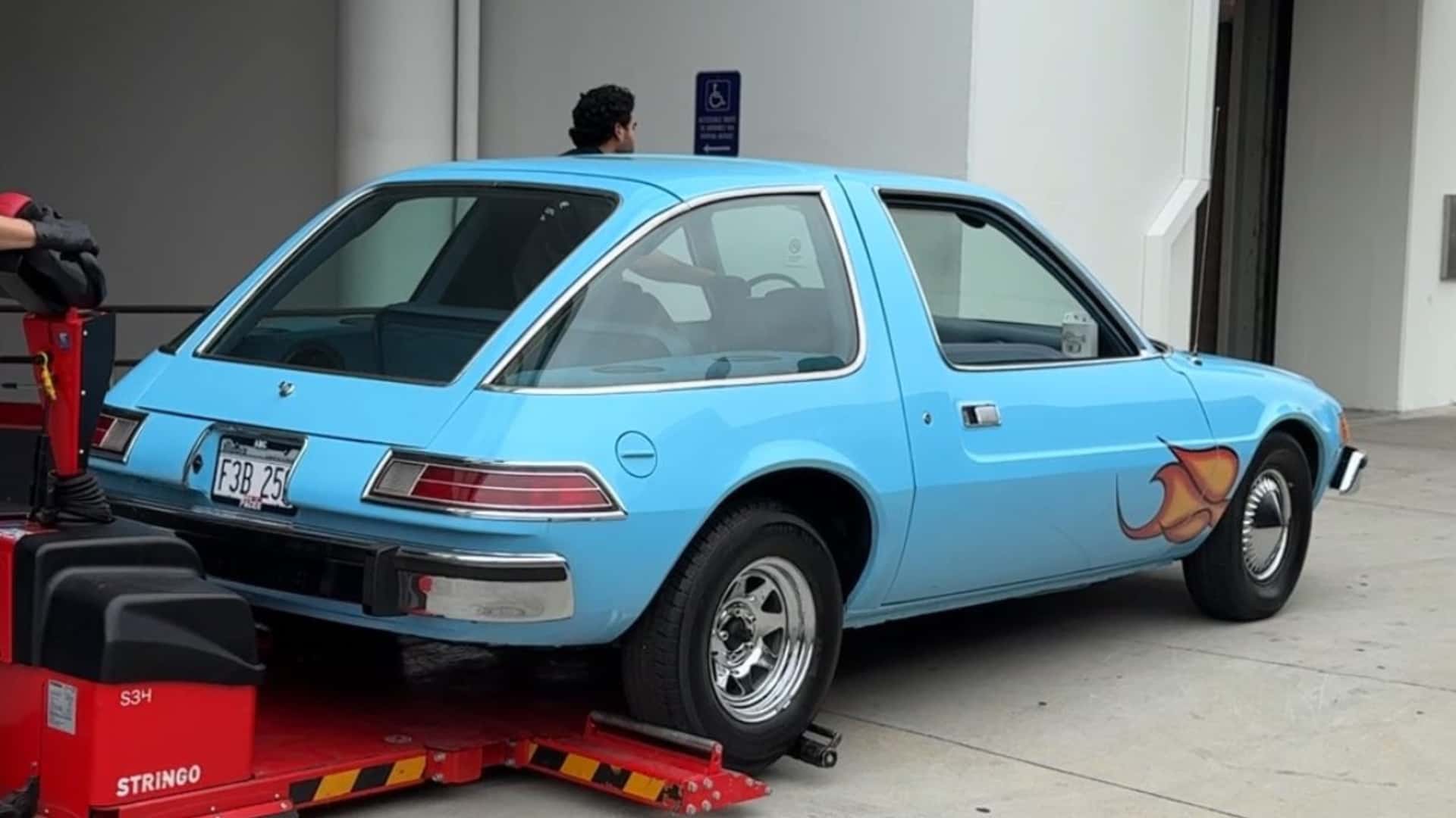 Incroyable ! La AMC Pacer de Wayne's World a bénéficié d'une restauration complète.