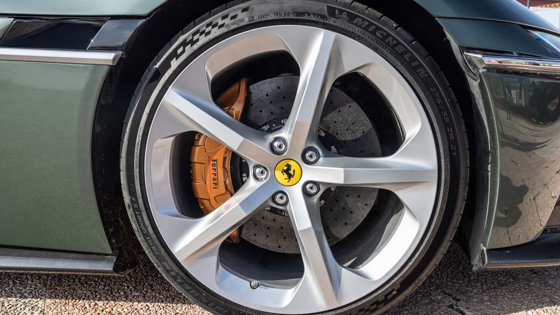 L'Inattendue Déception : La Révélation de la Ferrari Électrique Reportée à l'Année Prochaine