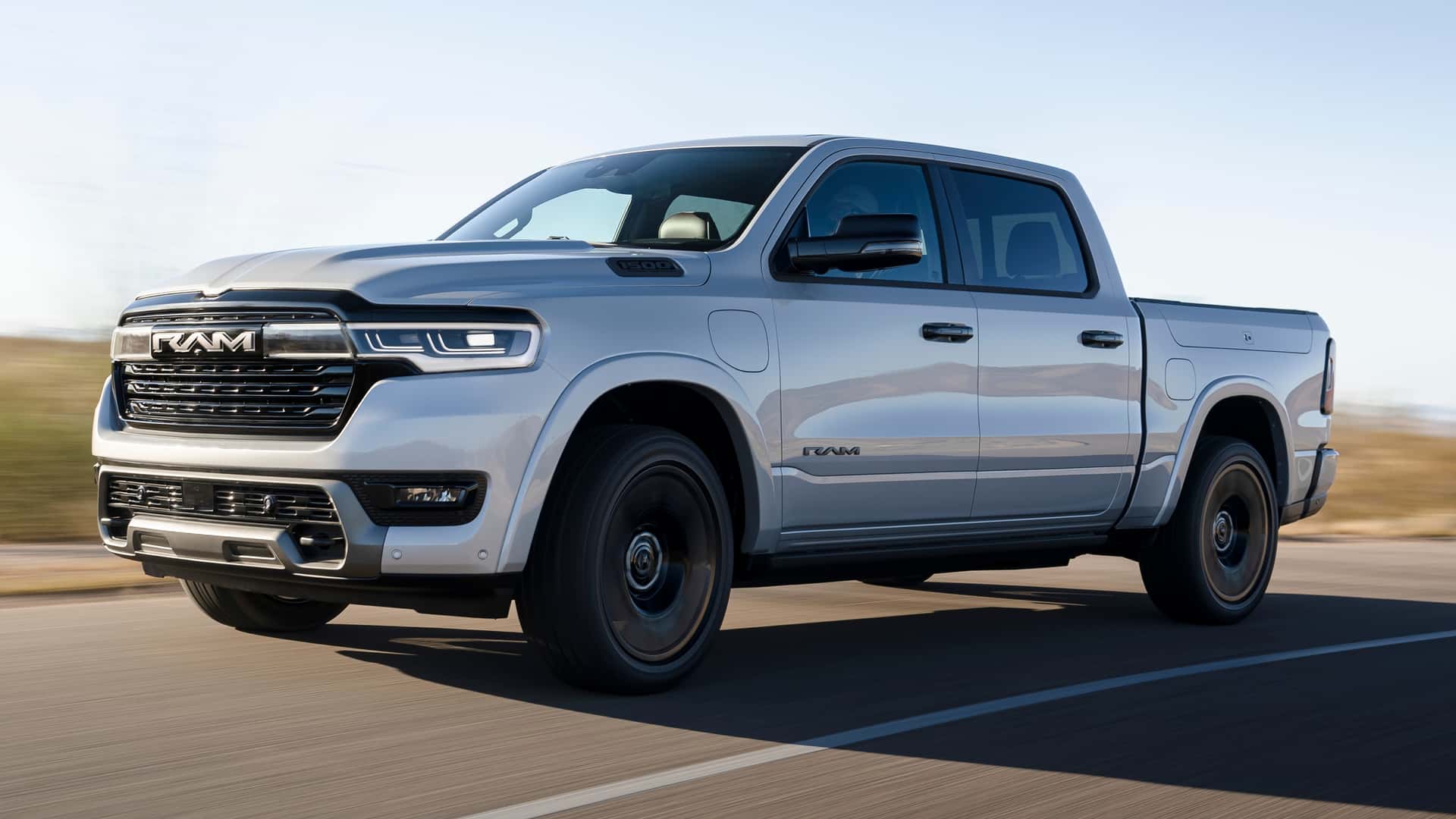 Stellantis repousse une nouvelle fois le lancement des modèles électriques Ram 1500 et Ramcharger.