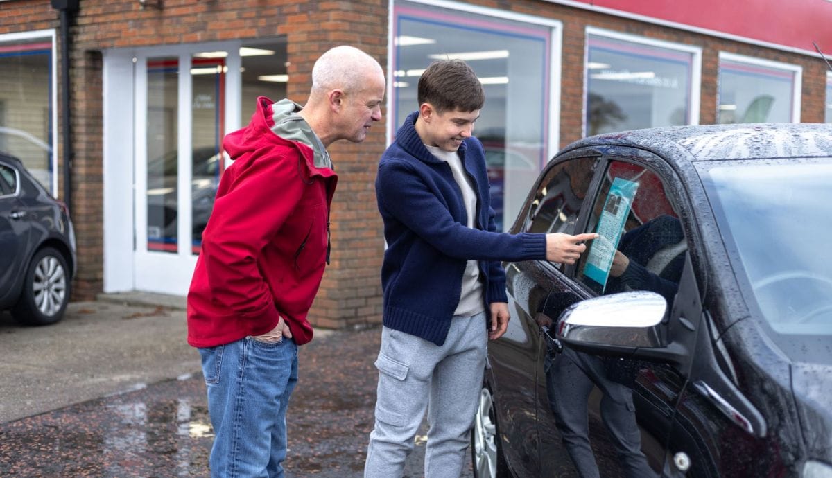 Voici les 5 erreurs cruciales à éviter lors de l'achat d'une voiture d'occasion.