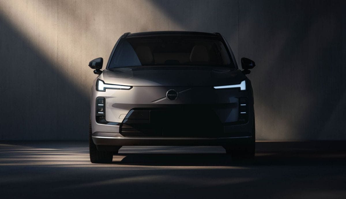 Volvo embrasse la tendance des hybrides rechargeables avec son nouveau SUV captivant, le XC70 à grande autonomie.