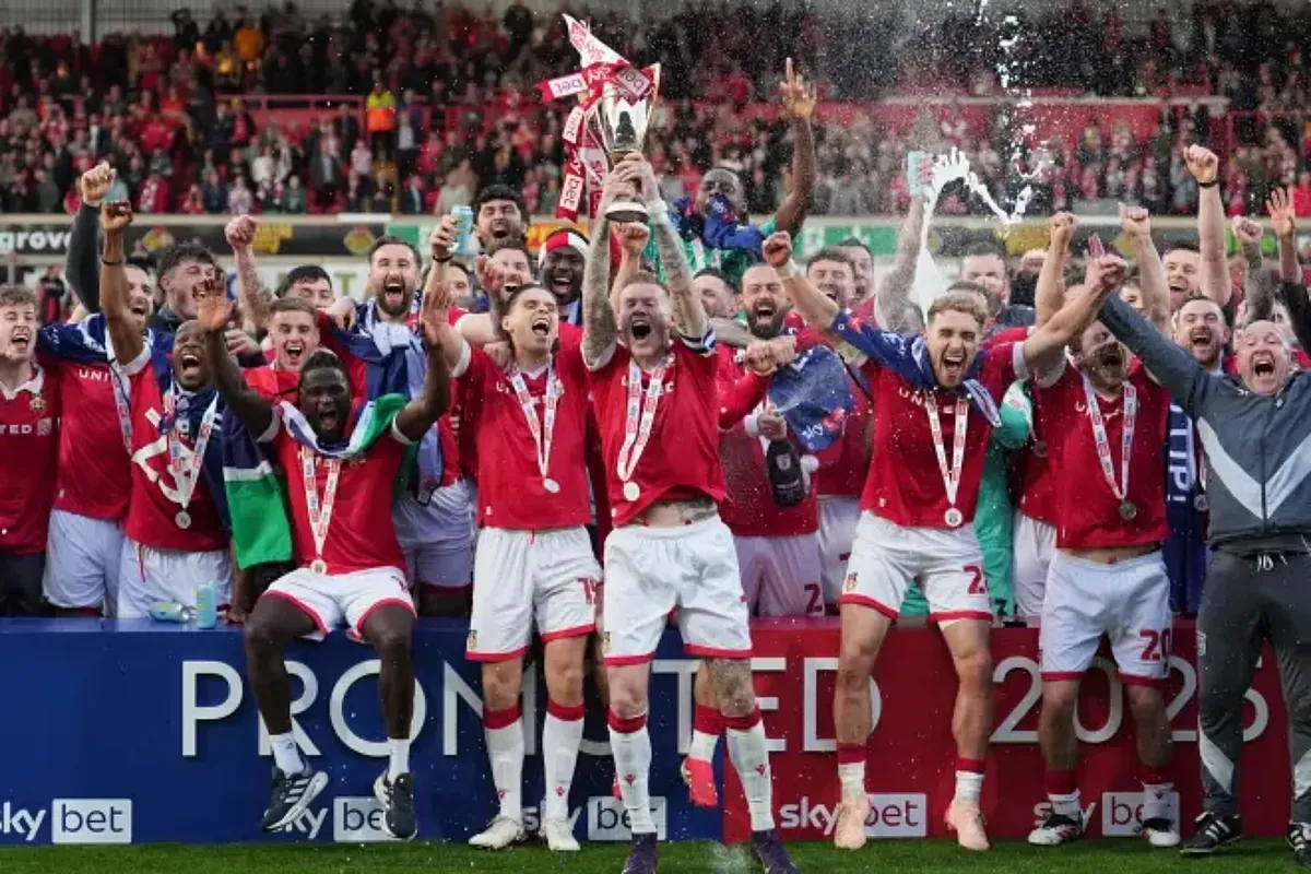 Wrexham décroche sa troisième promotion consécutive et entre dans l'histoire.