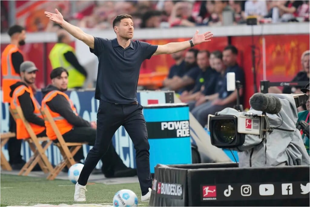 Xabi Alonso, futur héritier d'Ancelotti à la tête du Real Madrid.