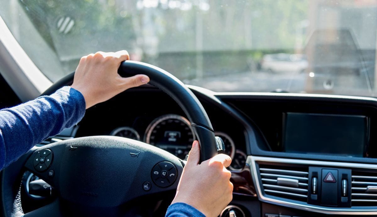 Direction assistée défaillante : Comment réagir ? Signes avant-coureurs à surveiller.