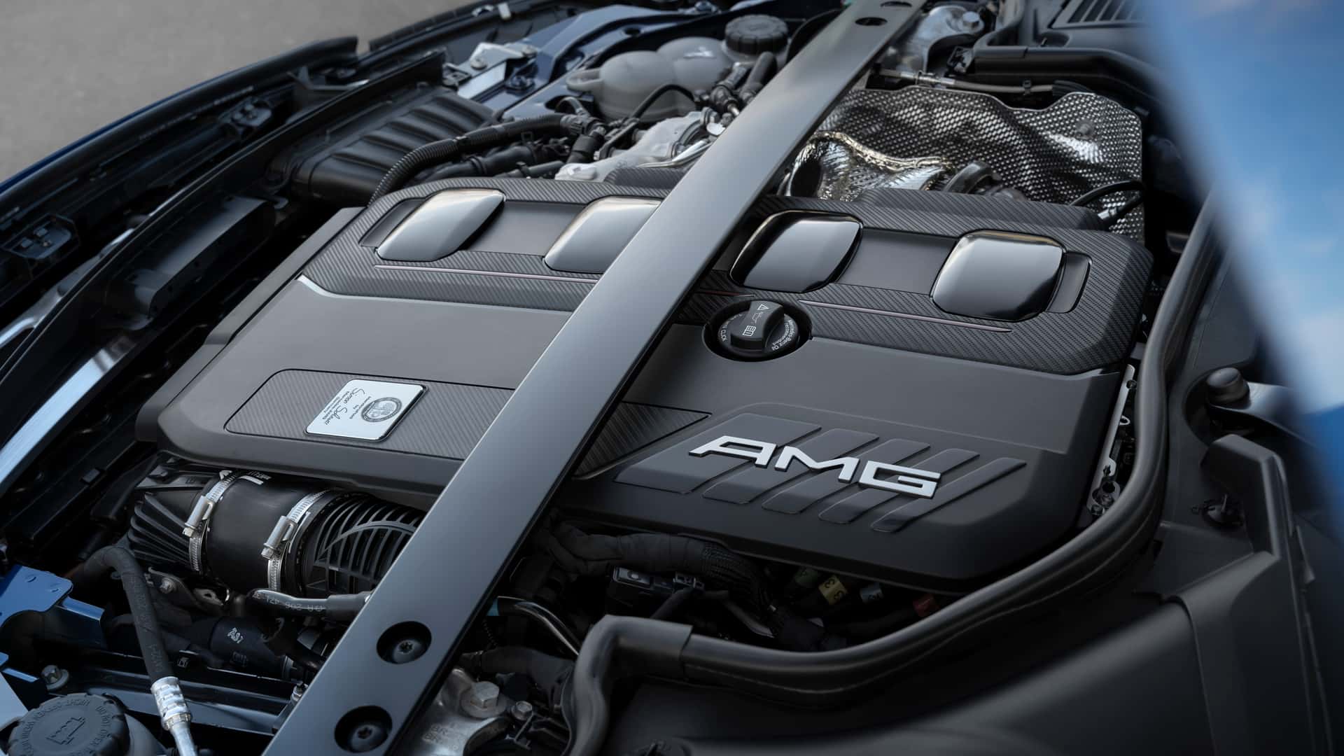 Mercedes opère un "virage stratégique" pour prolonger la vie des moteurs à combustion.