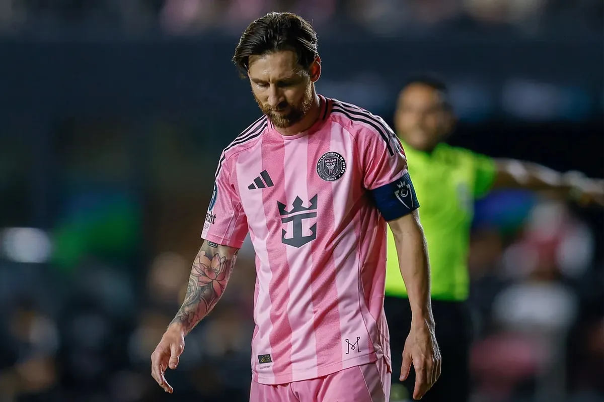 Inter Miami riposte vivement à la MLS concernant la suspension de Lionel Messi et Jordi Alba.