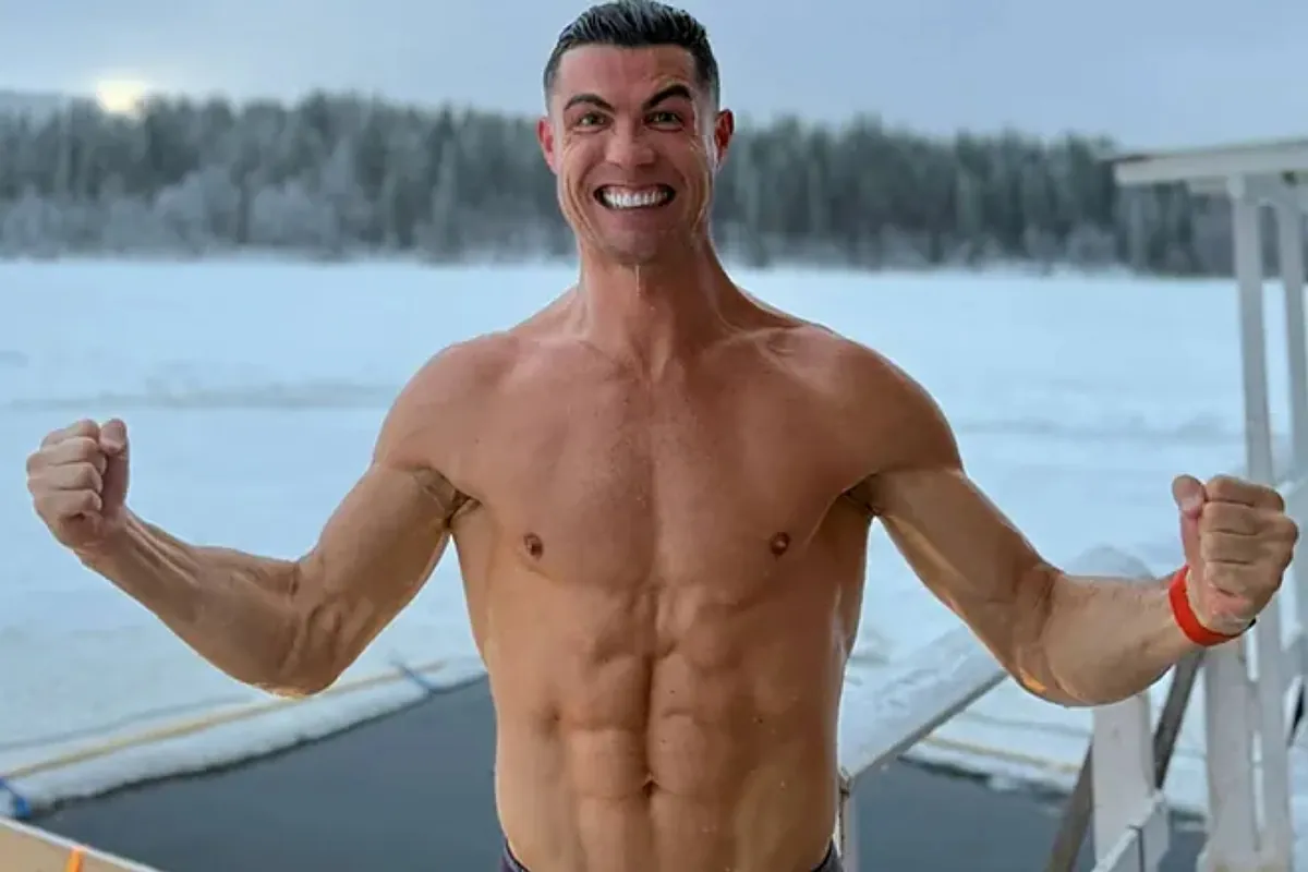 À 40 ans, Cristiano Ronaldo affiche une jeunesse étonnante : un chirurgien esthétique révèle les secrets d'un budget colossal.