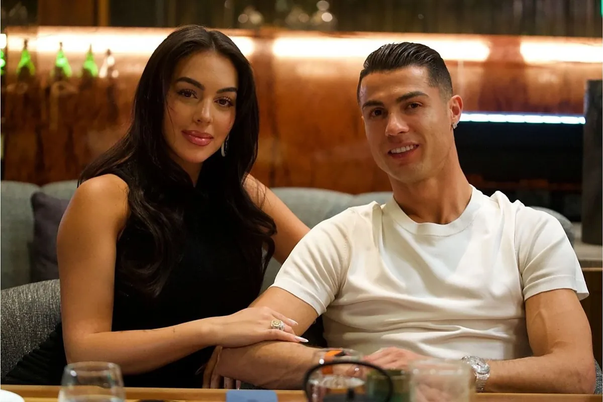 Cristiano Ronaldo dévoile enfin sa demande en mariage à Georgina Rodriguez : une bague en diamant étincelante pour sceller leur engagement.