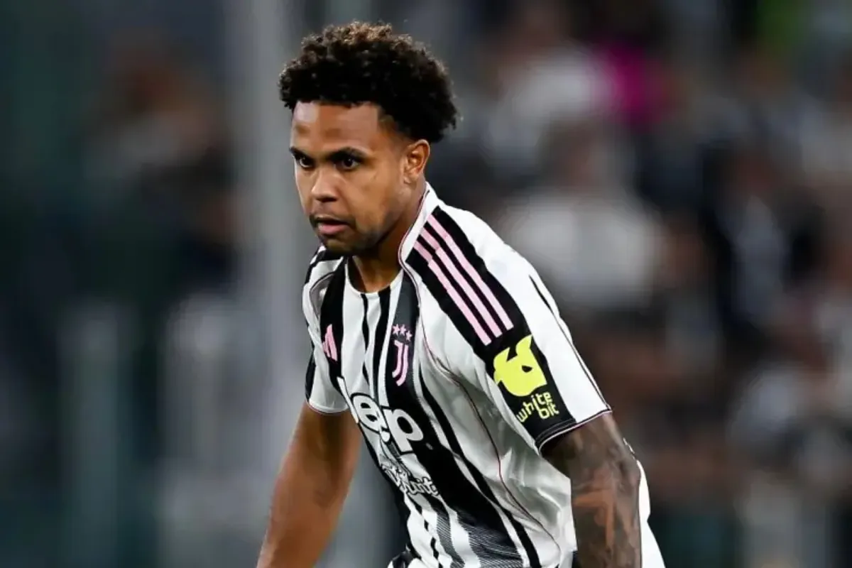 La Juventus condamne les chants racistes des supporters de Parme ciblant McKennie.